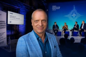 Riga StratCom 2026 analysis on NATO strategic communication, democratic resilience, artificial intelligence and narrative stress-testing in the information environment.