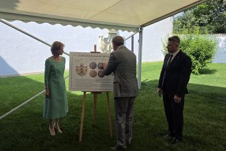"Romanian Crown, 160 Years" medal unveiled at Elisabeta Palace in the presence of Her Majesty Margareta