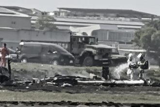 accident aerian in taiwan un avion s a prabusit la un exercitiu militar si doi piloti au murit 6a1e608368723