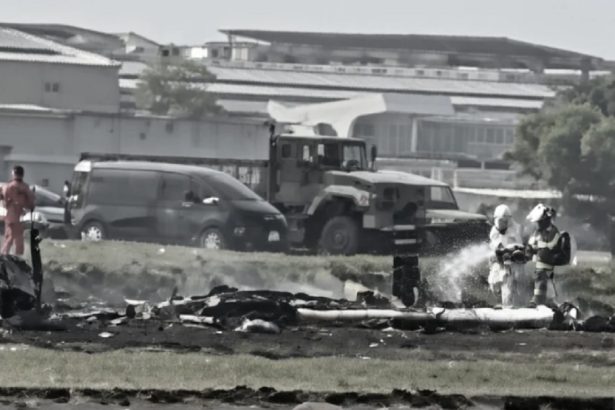 accident aerian in taiwan un avion s a prabusit la un exercitiu militar si doi piloti au murit 6a1e608368723
