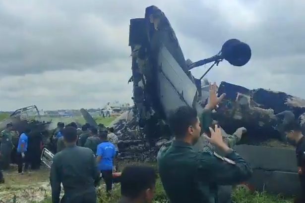 accident aviatic la o baza militara din india cinci persoane au murit 6a2d341605088