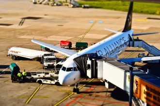 aeroporturile dintr o mare capitala europeana avertizeaza ca ar putea suspenda in plin sezon estival noul sistem ue de control al pasapoartelor pentru a evita haosul aerian 6a3d4252e032b