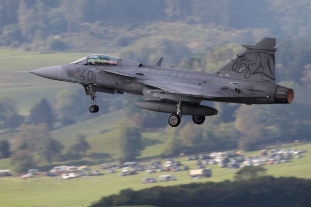 alerta maxima in ungaria avioane de lupta nato au interceptat un airbus cu sute de pasageri 6a2b0ca2538c9