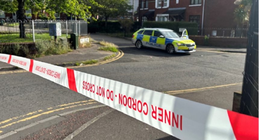 atac violent cu cutitul la belfast martorii au intervenit pentru a opri agresorul 6a27ef49cbc02