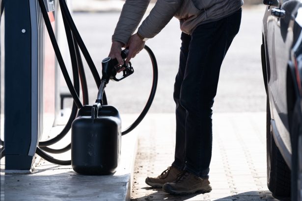benzina coboara sub un prag psihologic important in sua de ce soferii nu ar trebui sa se bucure prea devreme 6a33bbaf47961