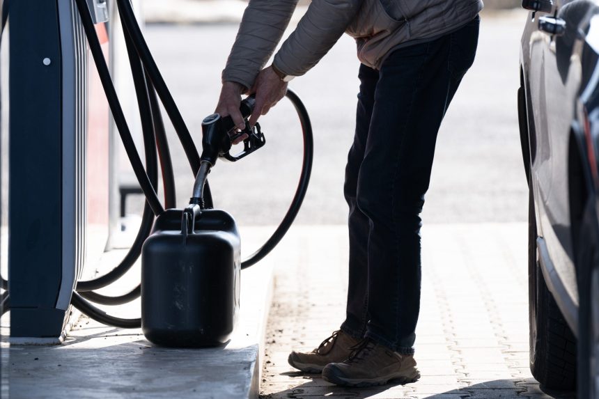 benzina coboara sub un prag psihologic important in sua de ce soferii nu ar trebui sa se bucure prea devreme 6a33bbaf47961