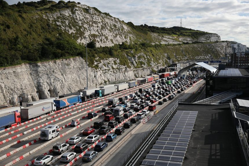 blocaj de opt ore pe o autostrada din marea britanie mai multi soferi au ajuns la spital 6a3cf768539af