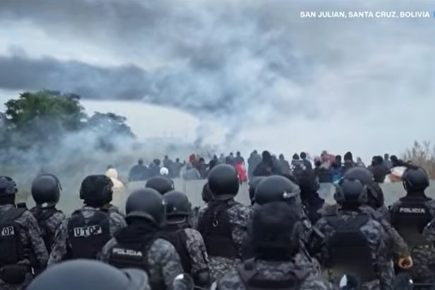 bolivia fierbe proteste violente politisti raniti si penurie de alimente in orase 6a25603dea643