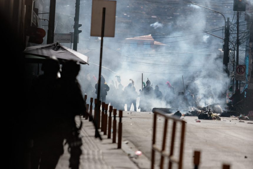 bolivia intra in stare de urgenta dupa 50 de zile de proteste presedintele boliviei mobilizeaza armata 6a36567e99a65