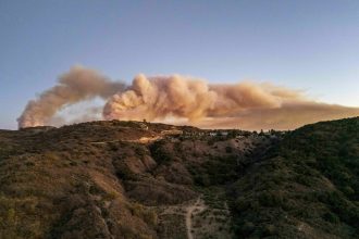 caldura vantul si seceta au declansat incendii de vegetatie in vestul statelor unite 6a387b41571bd