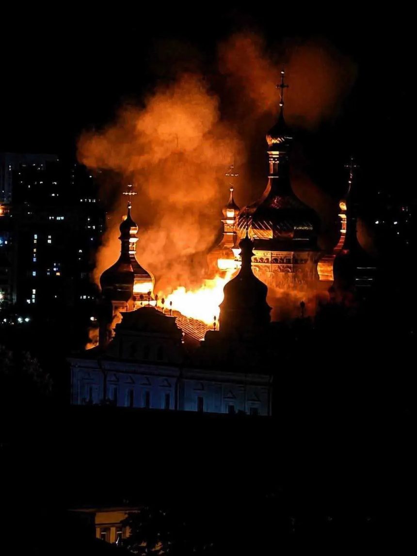 catedrala adormirii maicii domnului din kiev in flacari dupa un atac rusesc andrei caramitru ma intreb ce or sa zica zuzuranistii 6a2f971cd22d5