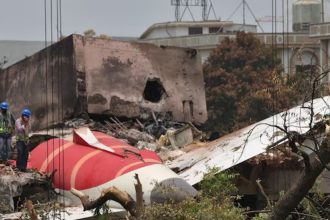cazul air india readuce in atentie tragediile aviatice in care pilotii au fost suspectati ca au provocat intentionat prabusirea aeronavelor 6a2ba7861f551