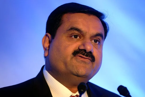 cazul lui gautam adani ia o noua turnura in sua instanta cere explicatii pentru retragerea acuzatiilor de coruptie 6a3ee434a04ea