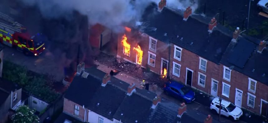 ce se afla in spatele violentelor din belfast unde au fost vizati si romani 6a2b8e35603d6