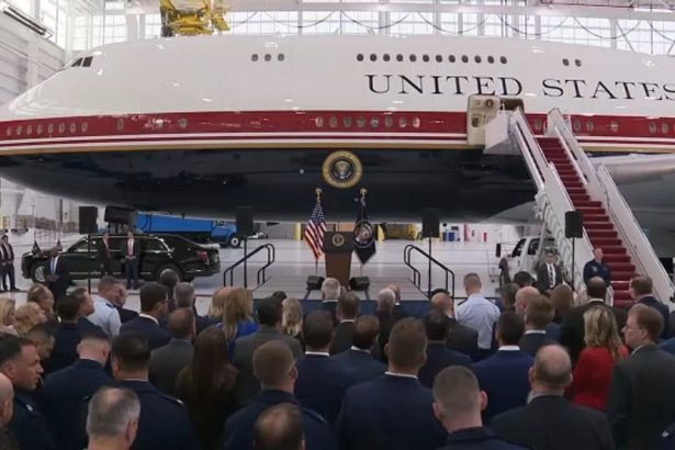 cel mai luxos avion din lume trump a prezentat noul air force one un boeing 747 primit cadou de la qatar 6a35d58a8fd81