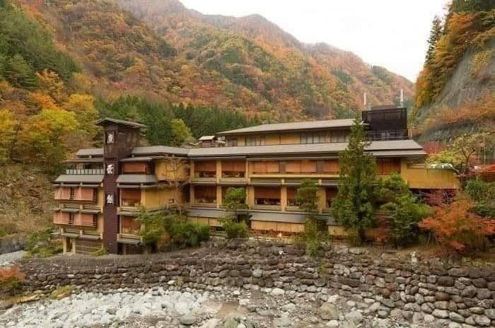 cel mai vechi hotel din lume are 1 300 de ani si este administrat de aceeasi familie timp de 52 de generatii 6a3637fd6a7b3