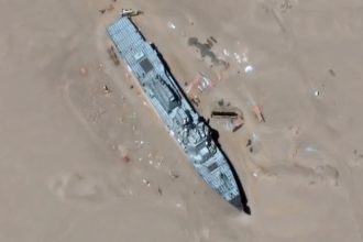 china isi antreneaza rachetele pe un distrugator american construit chiar de ea imaginile din satelit sunt dovada 6a3ee68bdaf3a
