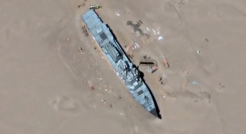 china isi antreneaza rachetele pe un distrugator american construit chiar de ea imaginile din satelit sunt dovada 6a3ee68bdaf3a
