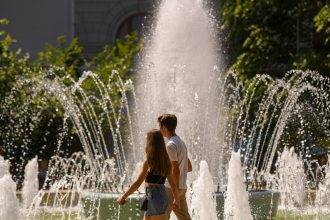 controversa in belgia un ministru recomanda piscina berea si gratarul pentru a face fata caldurii 6a3bed51b8ef7