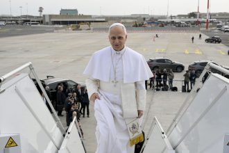 cu ce avioane calatoreste papa detaliile mai putin cunoscute din spatele zborurilor papale 6a2f8203bf165