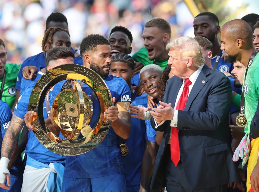 cupa mondiala donald trump va inmana trofeul echipei castigatoare asta evoca momentul stanjenitor de anul trecut de la cupa cluburilor 6a3b4b9838ee8