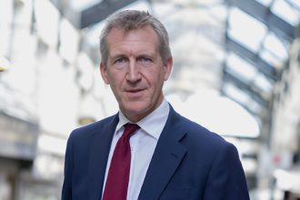 dan jarvis numit ministru al apararii in marea britanie dupa demisia lui john healey 6a2b1d0834912