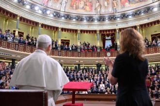 discurs memorabil al papei leon al xiv lea in parlamentul spaniei suveranul pontif condamna inarmarea europei si cere protejarea imigrantilor 6a2711c6a230d