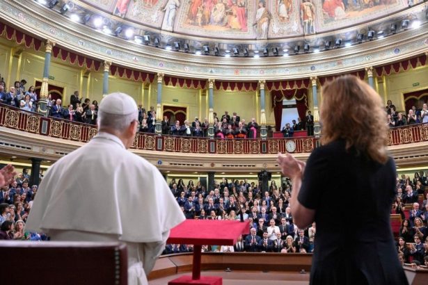 discurs memorabil al papei leon al xiv lea in parlamentul spaniei suveranul pontif condamna inarmarea europei si cere protejarea imigrantilor 6a2711c6a230d