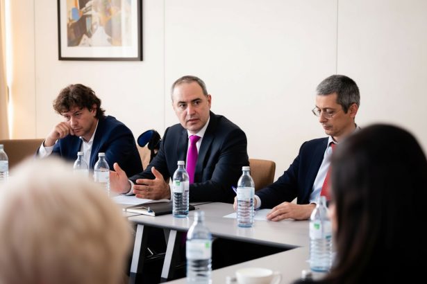 edited alexandru nazare discutii la viena cu investitorii romania poate aspira la imbunatatirea ratingului de tara 6a1f2ecc82d1d