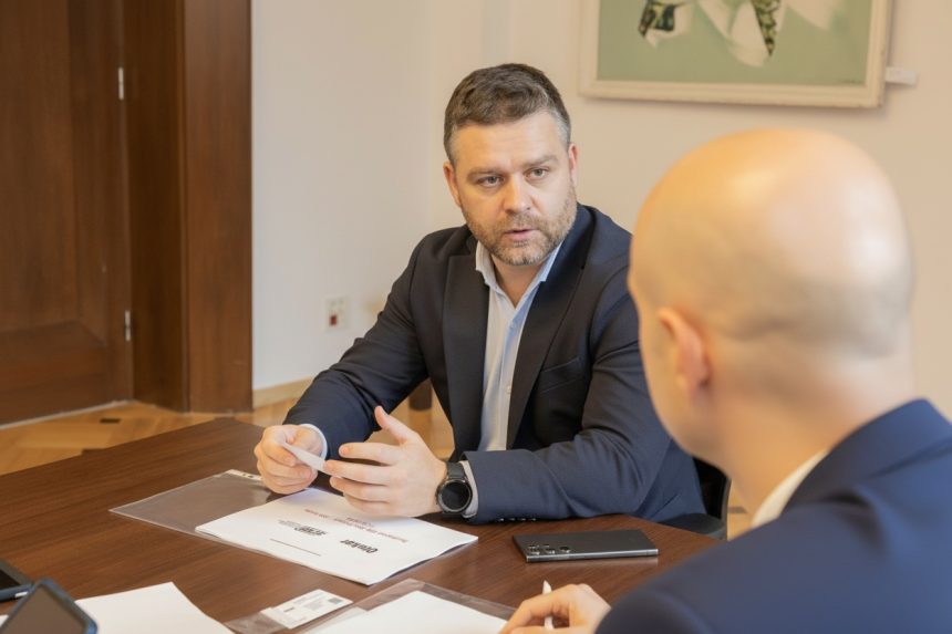 edited bravo voua geniilor nu va puteti cara linistiti la monaco ciucu se cearta cu psd si ii face reprosuri presedintelui romaniei 6a1ed34480711