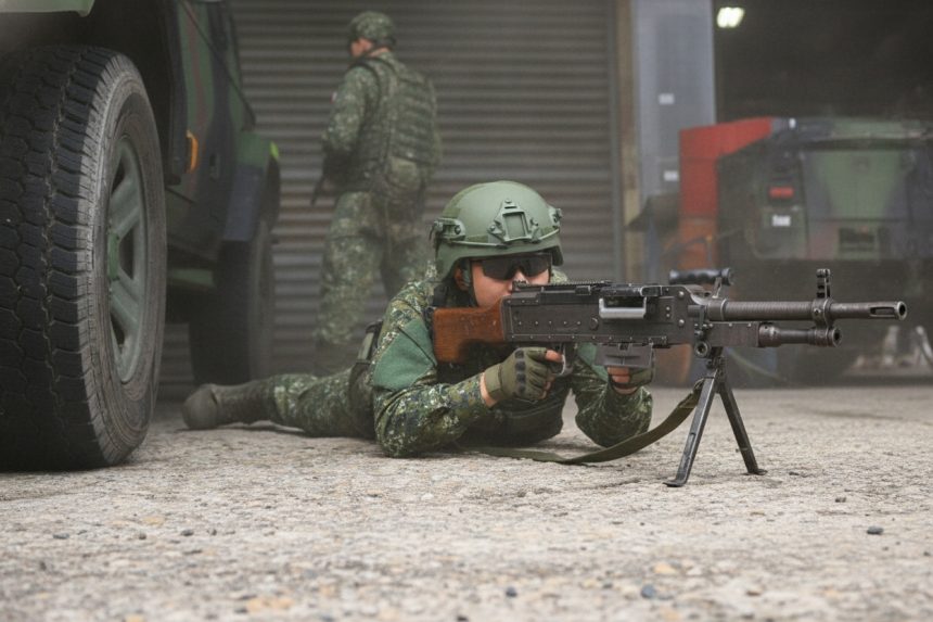 edited creste tensiunea in asia armata din taiwan a inceput un amplu exercitiu de lupta 6a38e40b88836