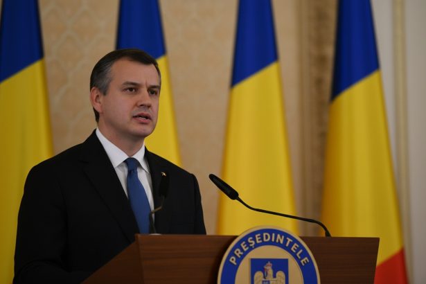 edited eugen tomac incepe negocierile pentru formarea unei majoritati care sa il sustina in parlament care este programul consultarilor de azi 6a2643911d58b