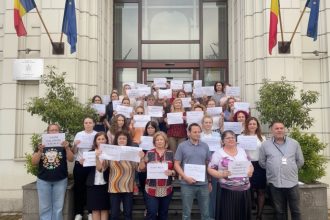 edited fara grefieri justitia se blocheaza grefierii protesteaza pe scarile instantelor si parchetelor impotriva legii salarizarii 6a268b1e3ef98