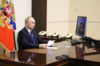 edited gest neasteptat putin l a felicitat pe premierul unei tari care se apropie de ue 6a1d5fcdaa5e2