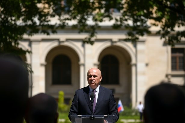 edited intalnire a liderilor psd pnl usr si udmr pe tema guvernarii minoritare presedintele dan asteapta maine un acord politic in vederea desemnarii noului premier 6a3d23912531d