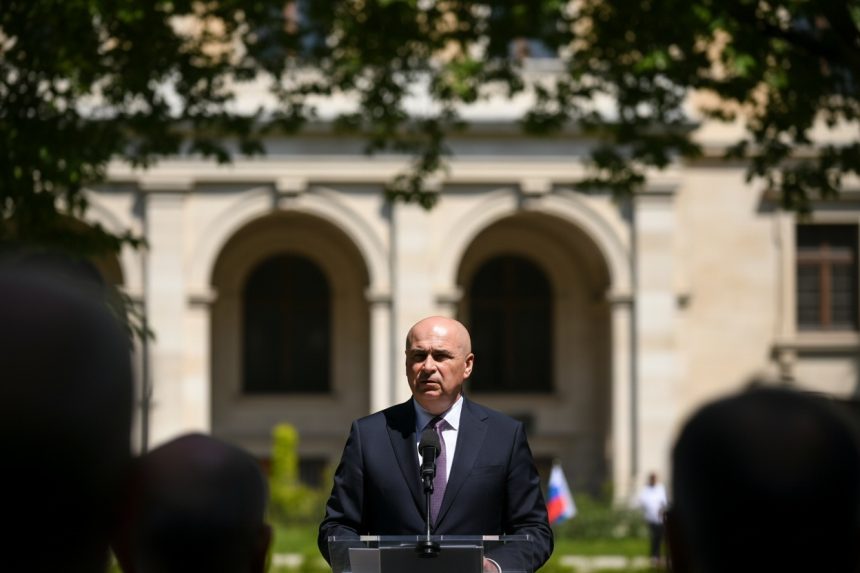 edited intalnire a liderilor psd pnl usr si udmr pe tema guvernarii minoritare presedintele dan asteapta maine un acord politic in vederea desemnarii noului premier 6a3d23912531d