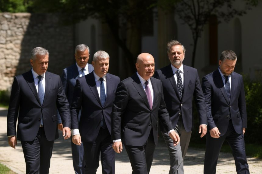 edited liberalii se reunesc vineri in consiliul national pentru a convoca congresul extraordinar al partidului 6a34d47dca703