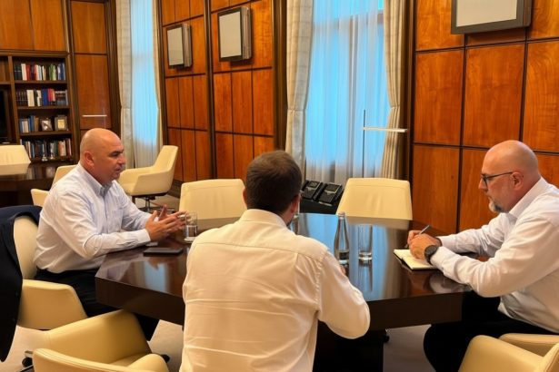 edited liderii pnl usr udmr se fotografiaza in timpul negocierilor politice dominic fritz de partea corecta a istoriei 6a3c01fa428c7