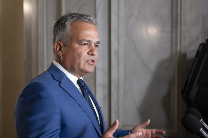 edited noul guvern adrian vestea ar putea cere azi votul de incredere cum voteaza aur cand incep audierile si cand va fi votul in parlament 6a38ee74af1a3
