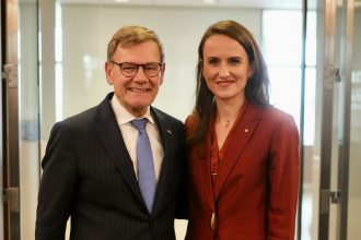 edited oana toiu s a intalnit cu omologul german la onu i am multumit pentru solidaritatea germaniei 6a2045b8d1121