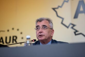 edited petrisor peiu nu votam un guvern care are un alt premier decat un premier aur 6a1ed114f2726