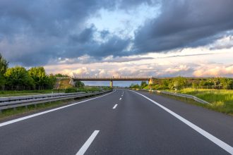 europa franeaza dar doua locuri inca refuza sa impuna limite de viteza soferilor 6a33f5112154c