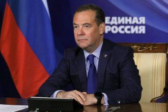 furia kremlinului in format ai medvedev publica un videoclip provocator cu lideri occidentali 6a2bc55e1e111
