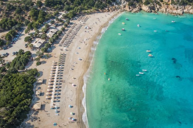 grecia trece la monitorizarea din aer a plajelor ce risca cei care incalca legea 6a32a320858e8