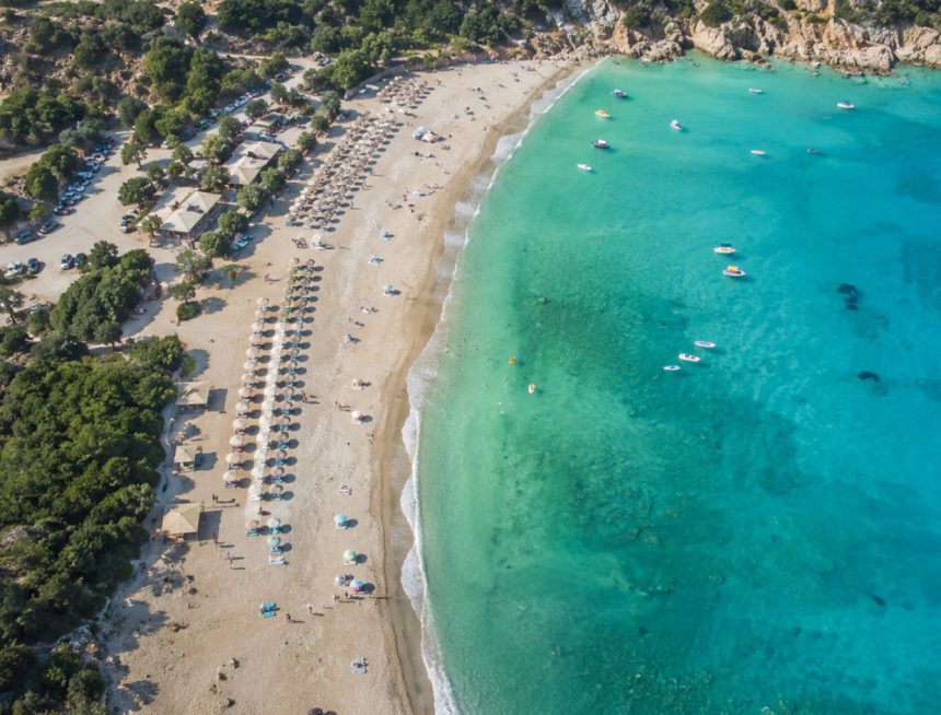 grecia trece la monitorizarea din aer a plajelor ce risca cei care incalca legea 6a32a320858e8