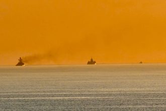 iahtul de lux atribuit lui putin escortat de nave de razboi rusesti prin apele danemarcei destinatia ramane un mister 6a438574786a7