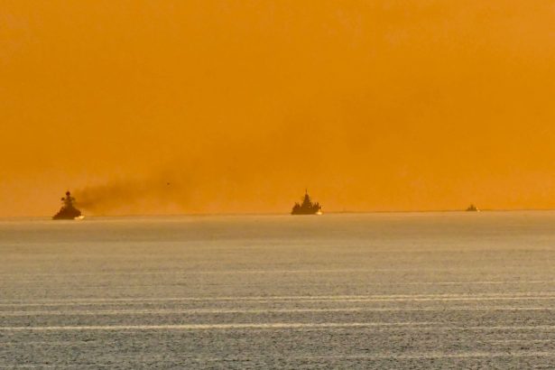 iahtul de lux atribuit lui putin escortat de nave de razboi rusesti prin apele danemarcei destinatia ramane un mister 6a438574786a7