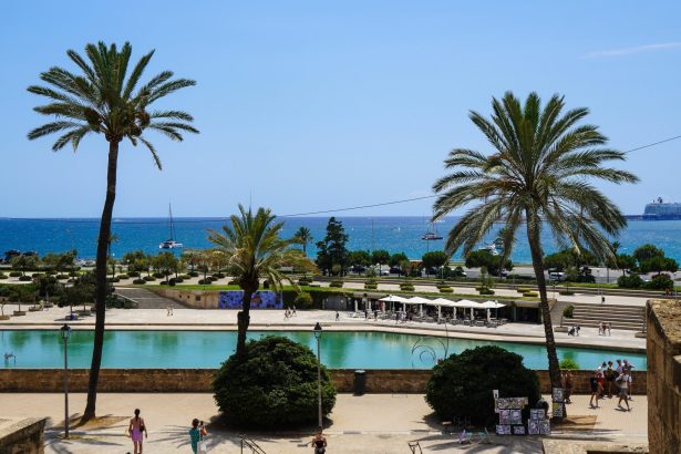 incendiu izbucnit intr o populara destinatie de vacanta doi turisti au murit alti 9 raniti 6a2a77cb134dc