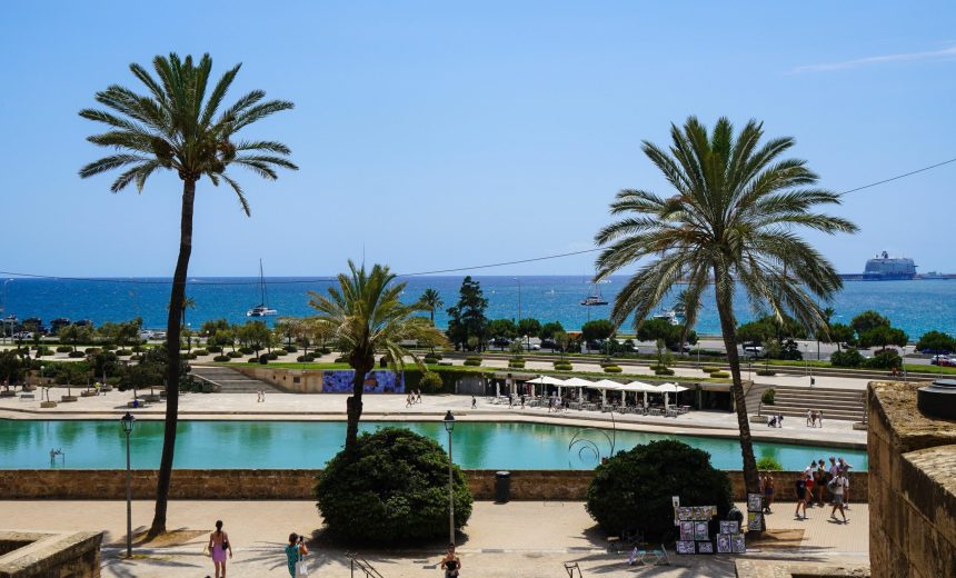 incendiu izbucnit intr o populara destinatie de vacanta doi turisti au murit alti 9 raniti 6a2a77cb134dc