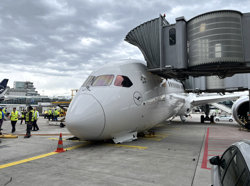 incident aviatic grav la frankfurt trenul de aterizare al unui avion boeing 787 lufthansa s a prabusit la poarta 6a22298716343